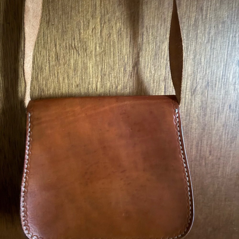 Classic Brown Leather Crossbody Bag - Unbranded